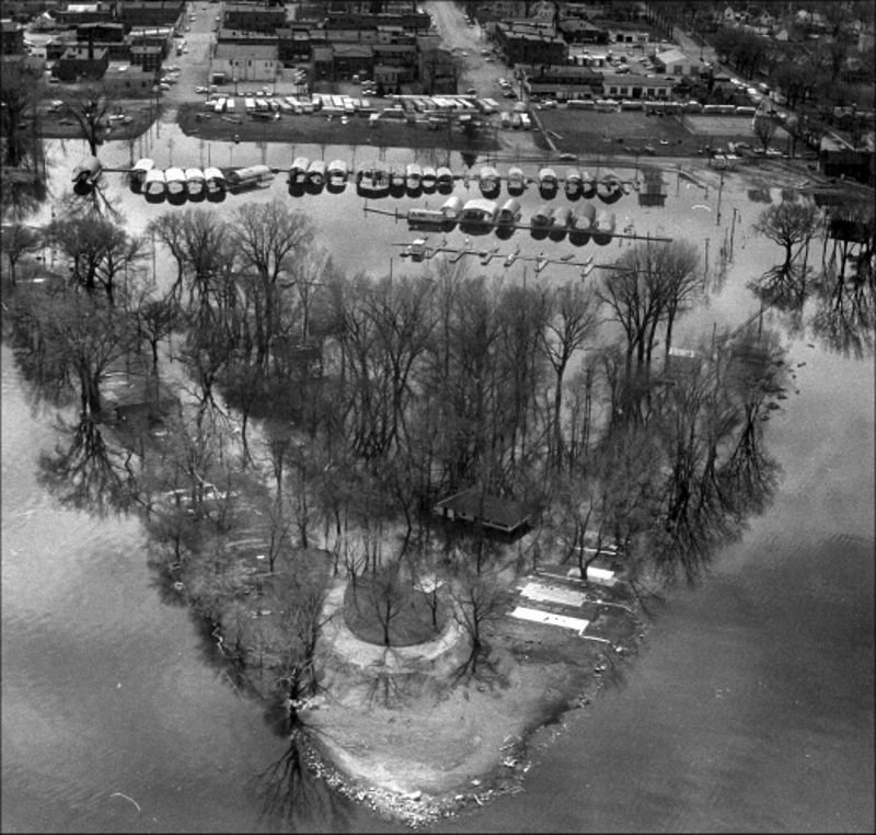 From Tribune files: Photos from the Great Flood of 1965